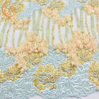 La decorazione floreale distintiva di lavoro manuale del pizzo 3D merletta il tessuto per il vestito