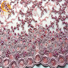 Il tessuto fucsia del pizzo del ODM ha ricamato il nylon di 80% con la decorazione di scintillio