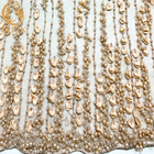 Tessuto del pizzo del ricamo del fiore del vestito da sposa 3D con le perle pesanti
